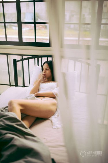 背鸭子的男孩